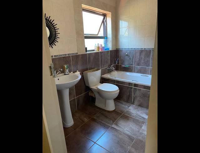 3 BEDROOM HOUSE FOR SALE IN THE ORCHARDS